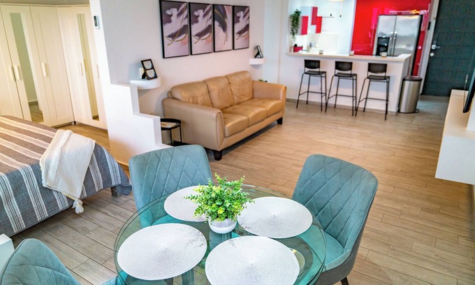 Isla Verde Condo | Steps to the beach, 5 mins to airport, cozy and modern, excellent location!