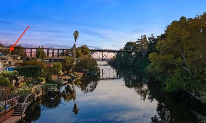 Capitola House | Steps to the beach yet located on the serene banks of the Soquel Creek