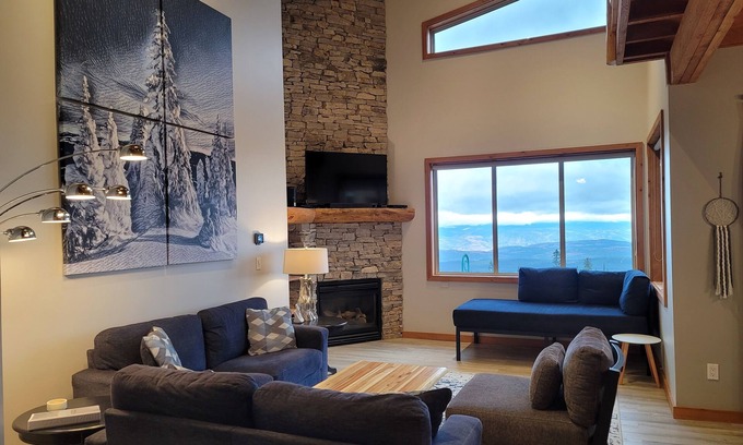 Big White Ski Resort Ski Chalet | Steps to the Bullet Chair and the Village! Best Location & Private HOT TUB!