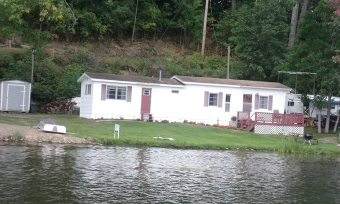 Bradford Cottage | Stevens Lane Getaway- - On the Lake - Lamoka Lake