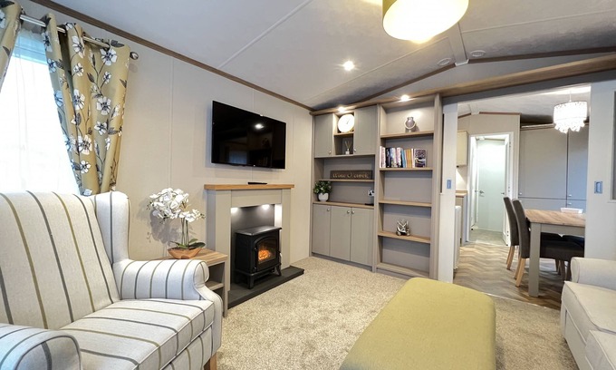 St. Andrews Cottage | Stewarts Resort Lodge 14 - a lodge that sleeps 5 guests in 3 bedrooms