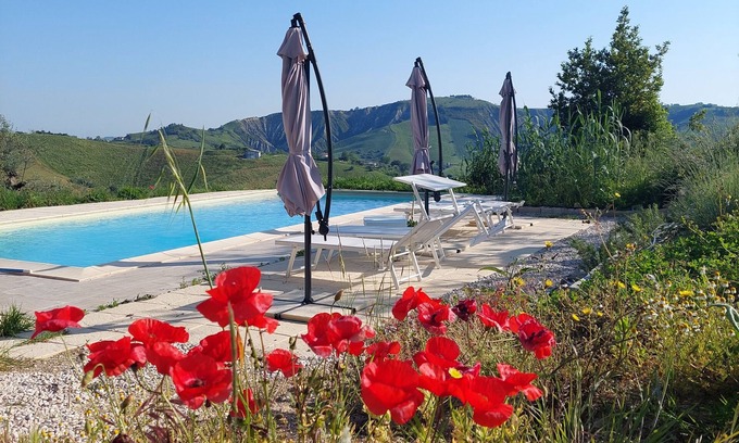 Montefino House | Stijlvolle Agriturismo met Zwembad en 5 Goed Uitgeruste Vakantieappartementen