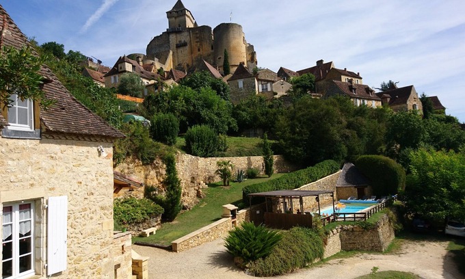 Castelnaud-la-Chapelle Villa | STONE-BUILT PERIGOURDINE HOUSE WITH PRIVATE SWIMMING POOL.