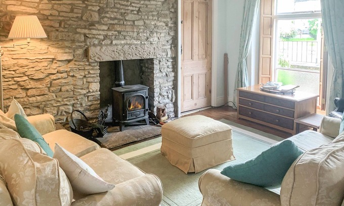 Catton Cottage | Stone-built double-fronted cottage positioned within the market place of Allendale.