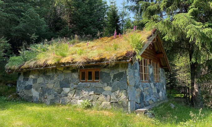 Hoyanger Cabin | Stone cabin, sleeps 2-4, with traditional grass roof. Self catering.