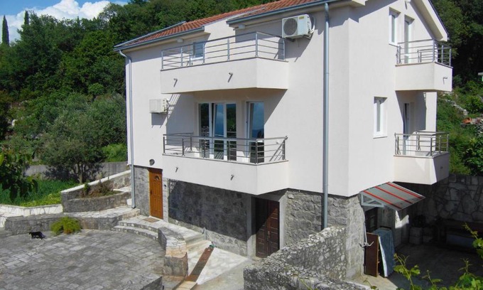 Radovici Apartment | Stone Circle Apartments