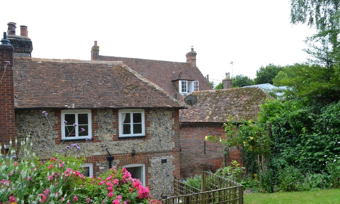 Petham Cottage | Stone Cottage - a cottage that sleeps 3 guests in 2 bedrooms