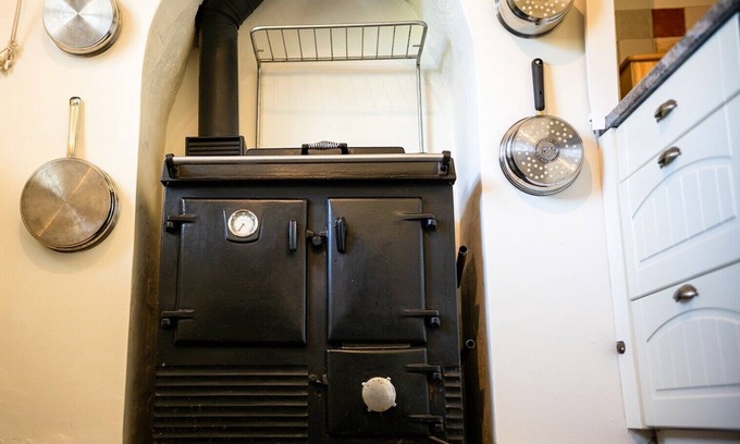 Haverfordwest Cottage | Stone Hall Mill Cottage is a secluded, comfortable, rural retreat.