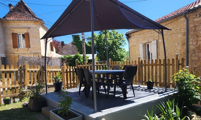 Couze-et-Saint-Front House | Stone house in the heart of a Périgord village