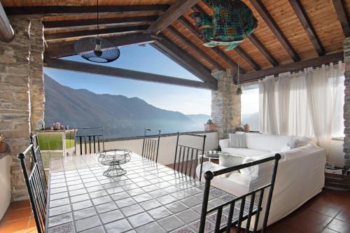 Moltrasio Apartment | Stone house and dependance 7 pers