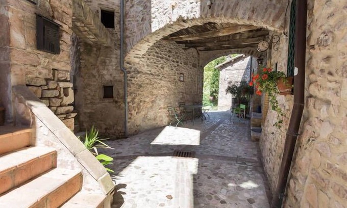 Messenano House | stone house in a small medieval tower near SPOLETO