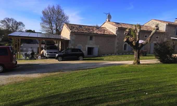 Villegouge House | Stone house, large heated pool and spa, between Bordeaux and St Emilon