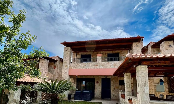 Paliouri House | STONE MAISONETTE PALIOURI