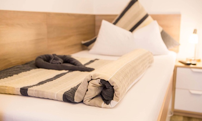 Treppendorf Apartment | Stone room - Small, modern single room near Thomann music store