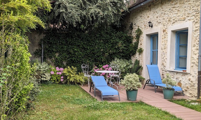 Droue-sur-Drouette Cottage | Stone studio in the grounds of "La Closerie" guest house