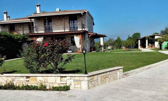Molos-Agios Konstantinos Villa | Stone Villa Maria in Fthiotida