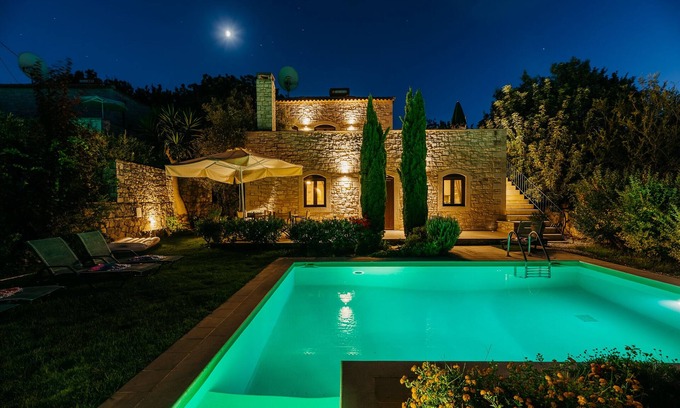 Atsipópoulon Villa | Stone villa with pool & fantastic sea views (with special autumn offers)