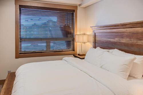 Big White Ski Resort Apartment | Stonegate Resort Unit B103