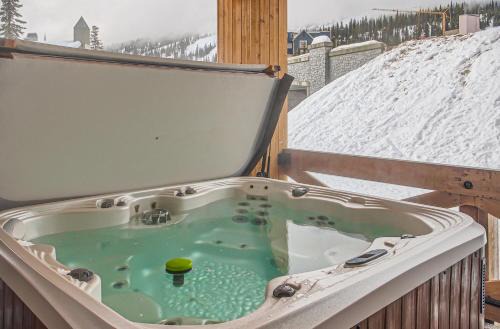 Big White Ski Resort Apartment | Stonegate Resort Unit B204