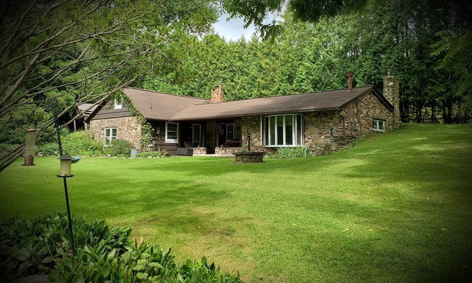 Webster Crossing Cottage | Stonewall cottage