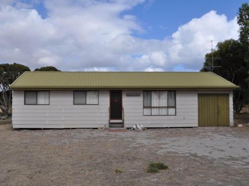 Para Wurlie House | Stoneybroke - Couch Beach