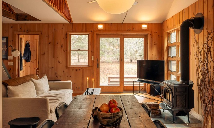Lanesville House | Stony Clove by Summer - Artisan Cottage with Hot Tub