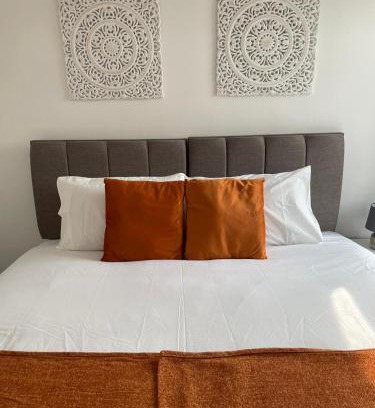 Port Talbot Apartment | STOP at Pendarvis, Stone throw from beach!