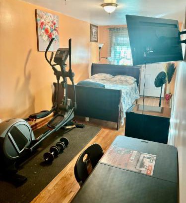 Queens House | STOPnREST EATnSLEEP FOR BUSY BODY ON THE MOVE