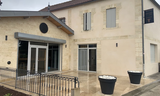 Saint-Pey-d'Armens House | Stopover gîte at the foot of St EMILION