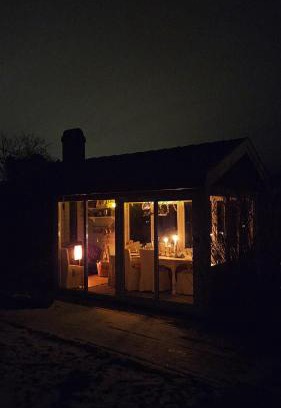 Arendal Villa | Stor enebolig med flott hage og sommerstue