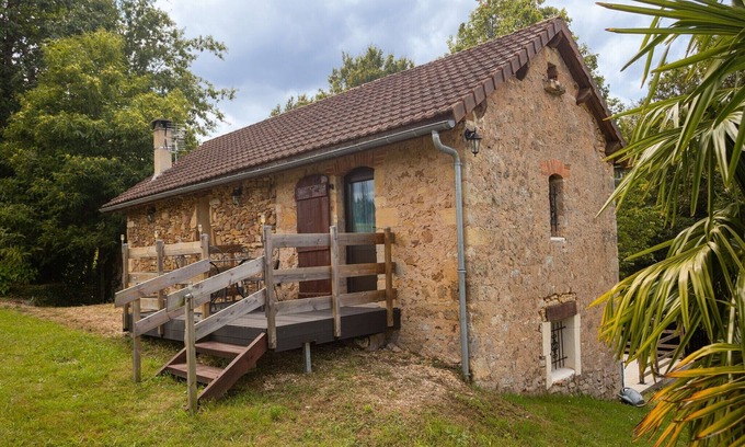 Saint-Cernin-de-lHerm House | Storehouse with pool near Monpazier