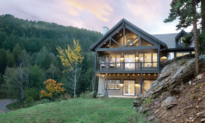 Evergreen Cabin | Storybook Stone/Views/New Build/Luxe Saltwater Hot Tub/Walk to Trails/30 Day Min