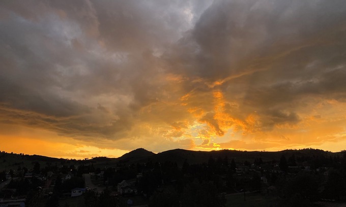 Cripple Creek House | StoryBrook Mountain Escape. Pet-Friendly. Stunning views. Event Inquiry.