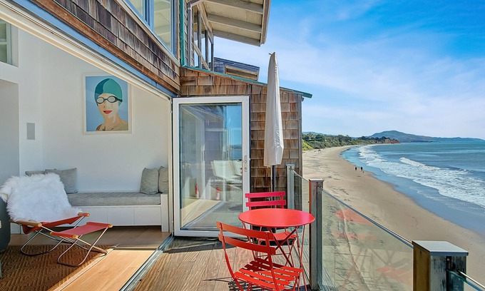 Summerland House | "Strand Hus" An Ocean Front California Dream
