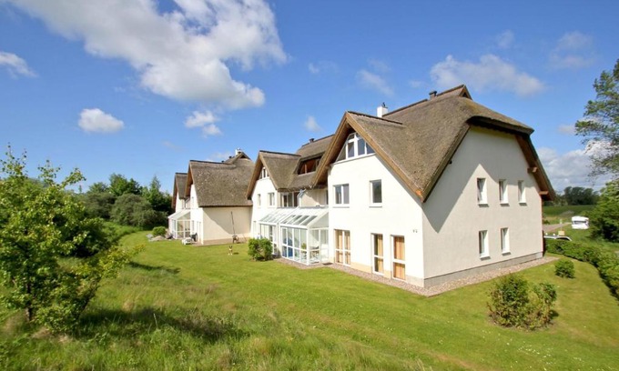 Lobbe Apartment | strandnah mit Balkon, gratis Nutzung vom AHOI Erlebnisbad und Sauna in Sellin - Strandhaus Mönchgut FeWo16