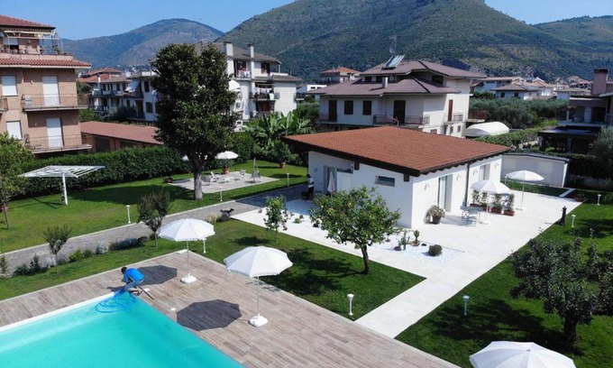 Fondi Bed & Breakfast | STRAPALU'