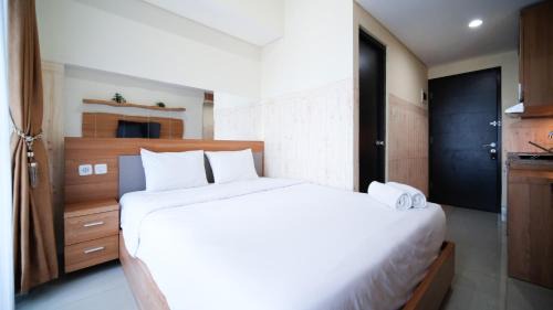 Surabaya Apartment | Strategic and Homey Studio at Tamasari Papilio Apartment By Travelio