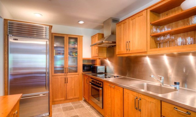 Stratton Mountain House | Stratton Mountain Ski in Ski out Hot Tub