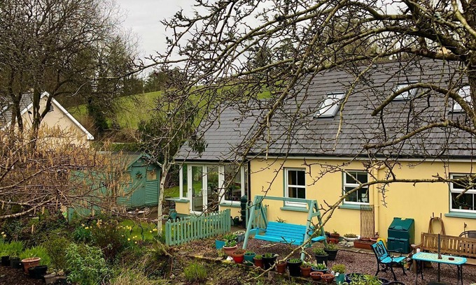 Caheragh House | Streamside cottage on the Wild Atlantic Way with WiFi & Parking