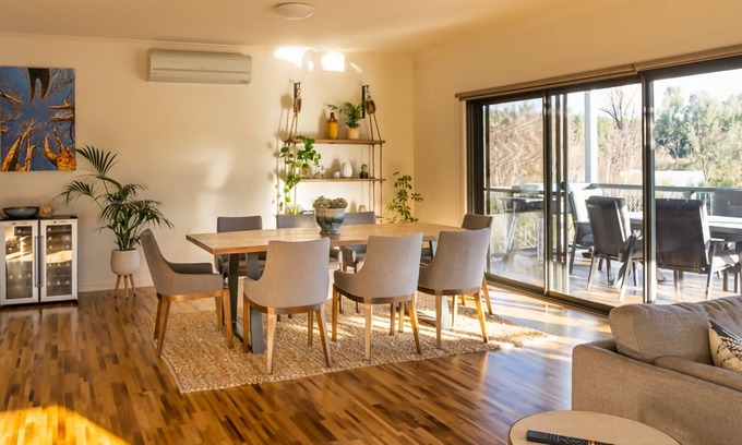 Porepunkah House | Streamside Retreat - Located in Porepunkah
