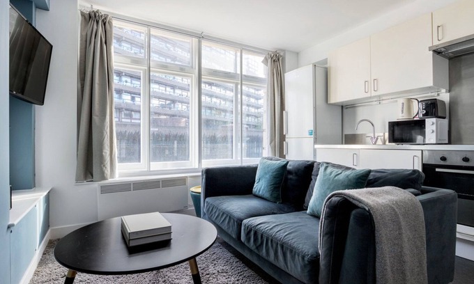 Barbican Apartment | Student-Friendly City of London 1BR, nr Barbican Station, by Blueground