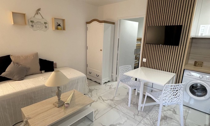 Juan-les-Pins Apartment | Studio-107-Wet room-City view