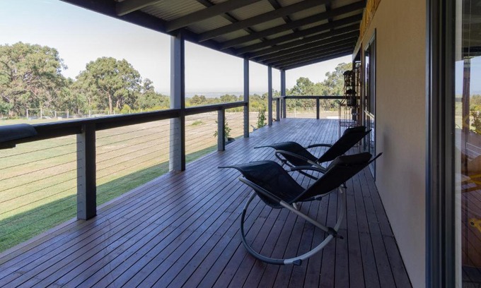 The Gurdies House | Studio 165 Hidden Gem on 50 acres with bay views