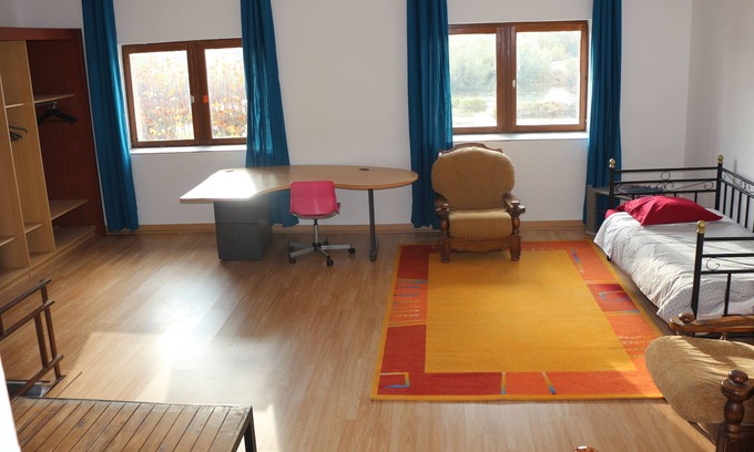 Neuvy-sur-Loire Apartment | Studio 1st floor, 3 people, near central Belleville, edge of the Loire