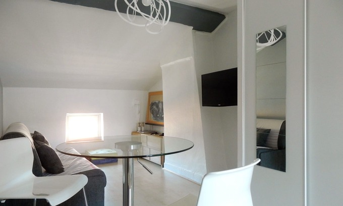 Moliere - Edgard Quinet Apartment | Studio 2 Étoiles - Perle rare des Berges du Rhône - top floor/Elevator