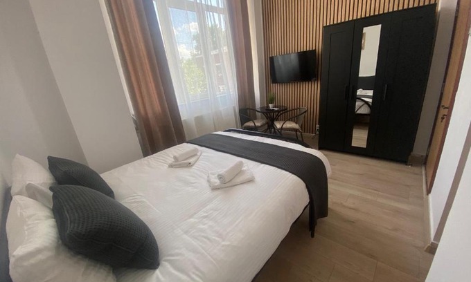 Mogosoaia Apartment | Studio 27mp - Dormitor cu baie proprie - Balcon - Bucatarie complet utilata