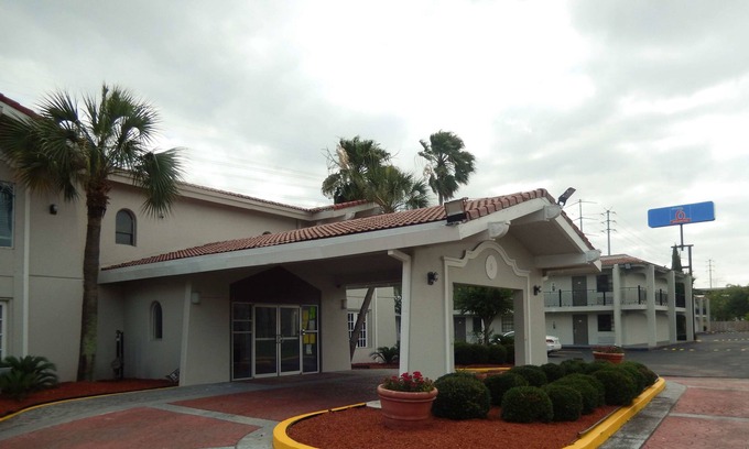 Greater Greenspoint Hotel | Studio 6 Houston, TX - Intercontinental Airport South