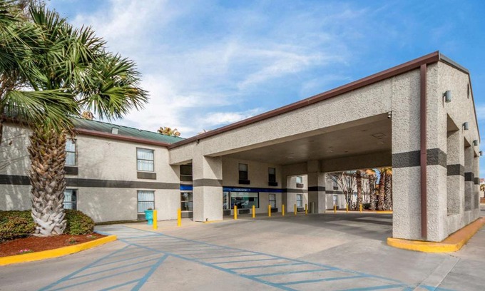 Bonanza Hotel | Studio 6 Laredo, Tx - North I-35