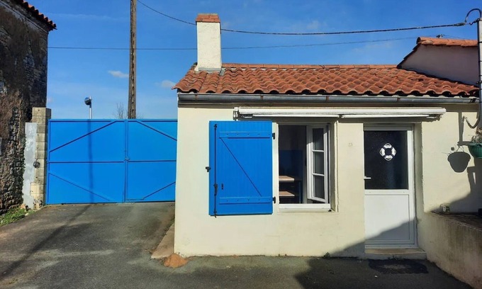 Mareuil-Sur-Lay-Dissais Apartment | Studio Apartment "Gite Entre Terre Et Mer N1" with Shared Heated Pool, Private Terrace & Wi-Fi