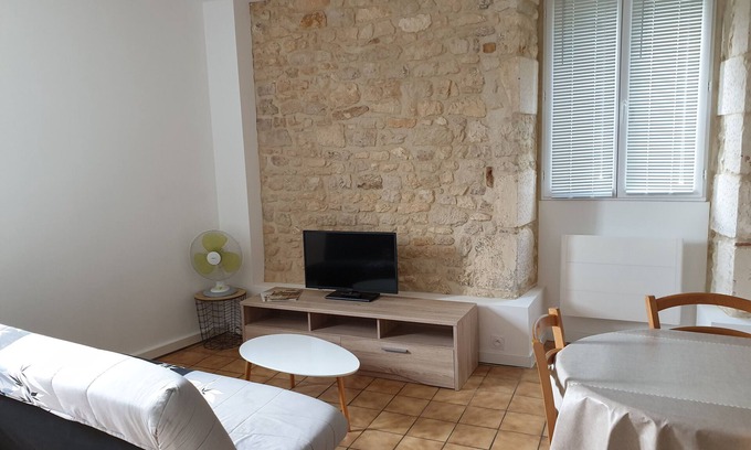 Chasseneuil-du-Poitou Apartment | Studio Apartment "5 - 3 Min Du Futuroscope" with Wi-Fi